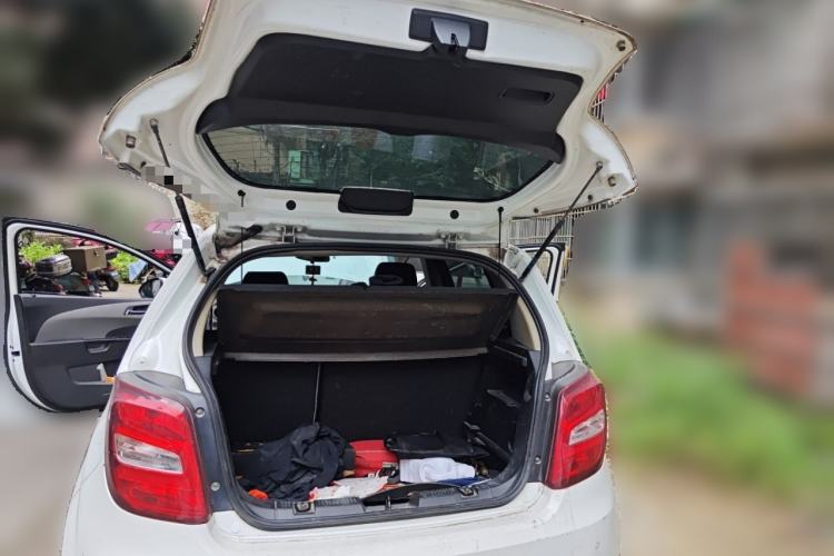 Used Chevrolet Aveo Sonic 2014 Hatchback 1.4SE MT LeYou Edition Trunk