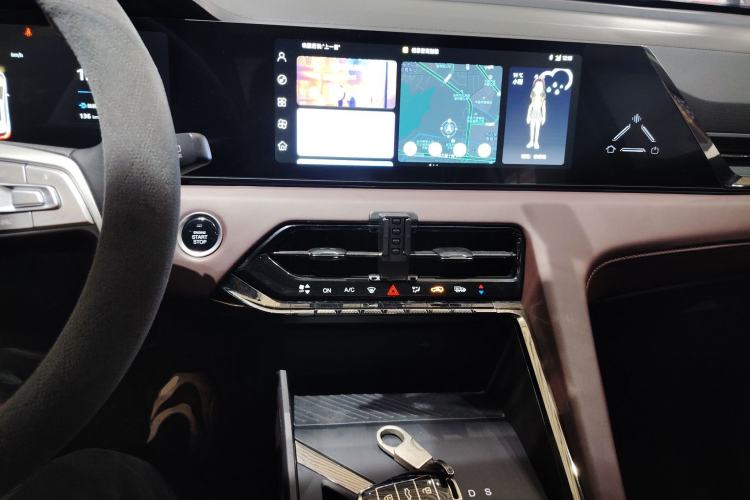 Used SOL X8 PLUS 2023 1.5 TGDI DCT Smart Home Edition 7-Seater