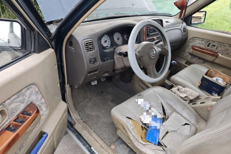 Used Nissan D22 2011 2.4L Gasoline Two-Wheel Drive Standard Version Driver Seat