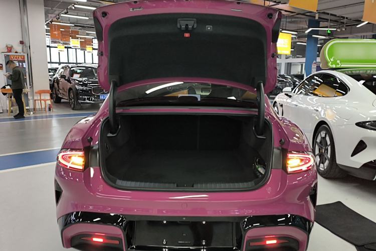 Used Xiaomi Auto SU7 2024 Four-Wheel Drive Ultra-Long Range Advanced Intelligent Driving Max Edition Trunk