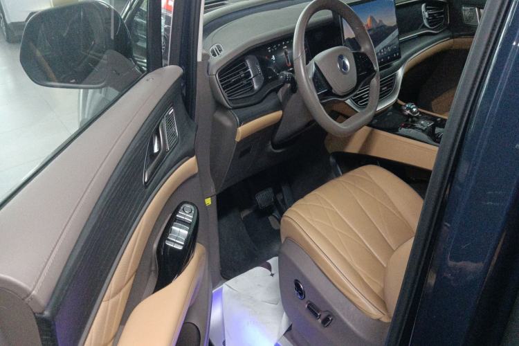 Used Denza D9 2022 DM-i 970 Four-Wheel Drive Flagship Model