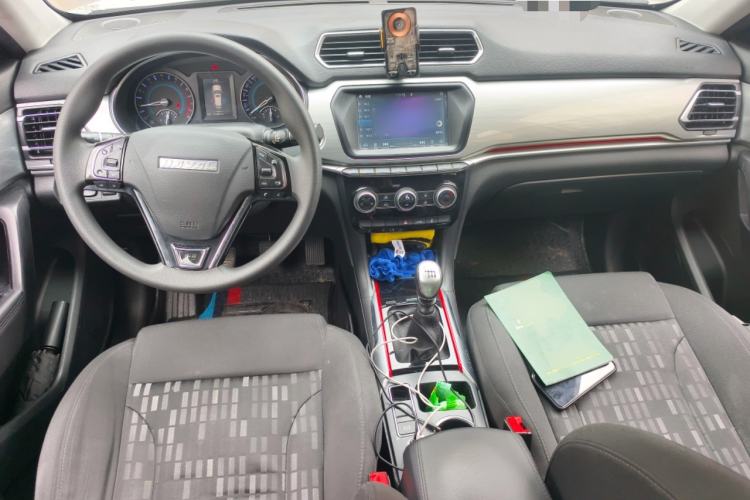 Used Haval H2 2018 Chuanxiang Edition Blue Badge 1.5T Manual Two-Wheel Drive Fashionable Model