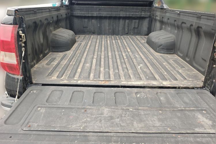 Used Dongfeng Yufeng P16 2017 1.9T Two-Wheel Drive Luxury Extended Version D19TCIE2
