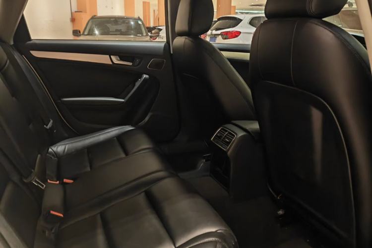 Used Audi A4L 2013 35 TFSI Automatic Comfort Model Interior 2