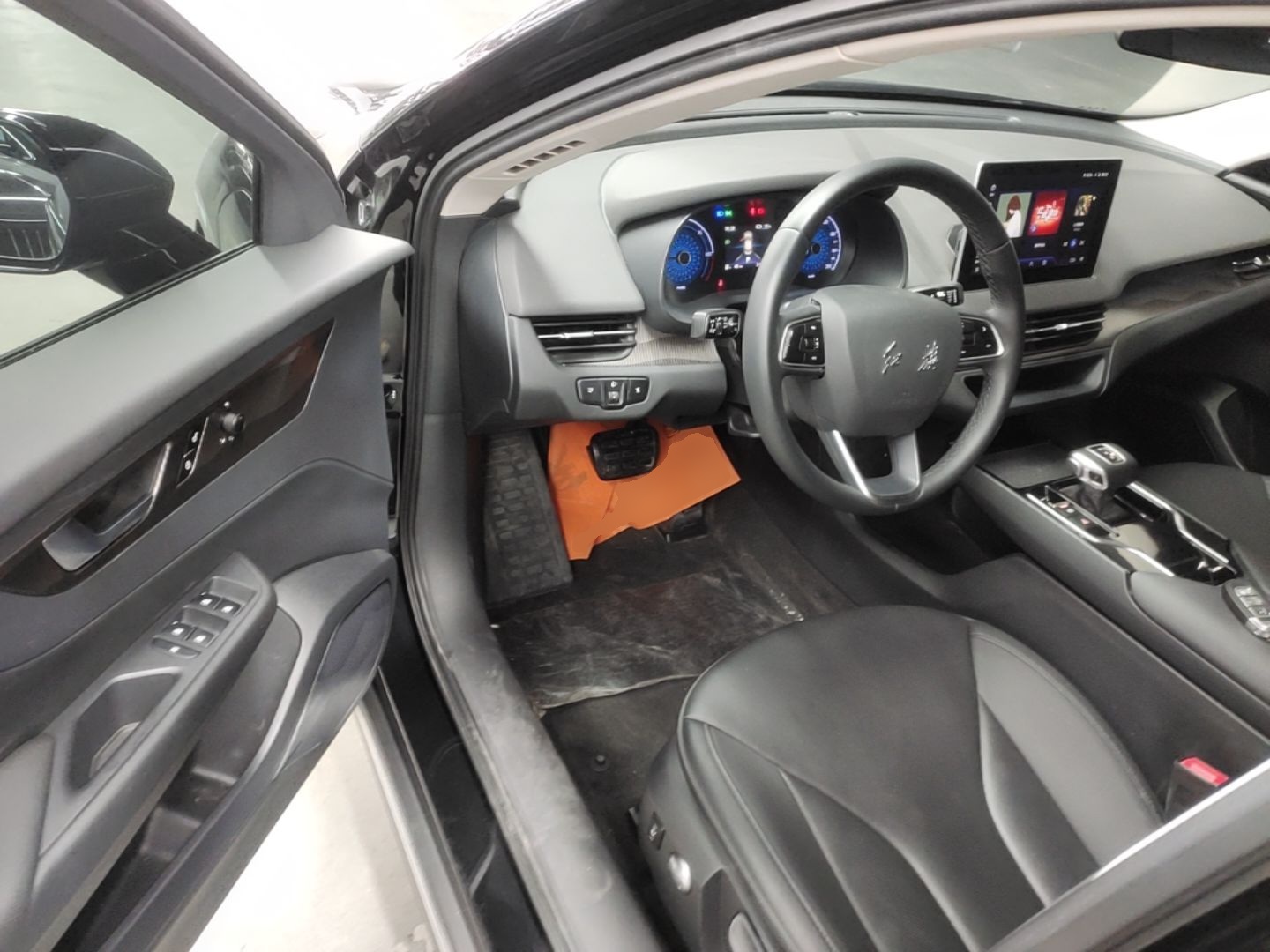 Hongqi E-QM5 2023 Revised Version Basic Travel Edition — снимка 18