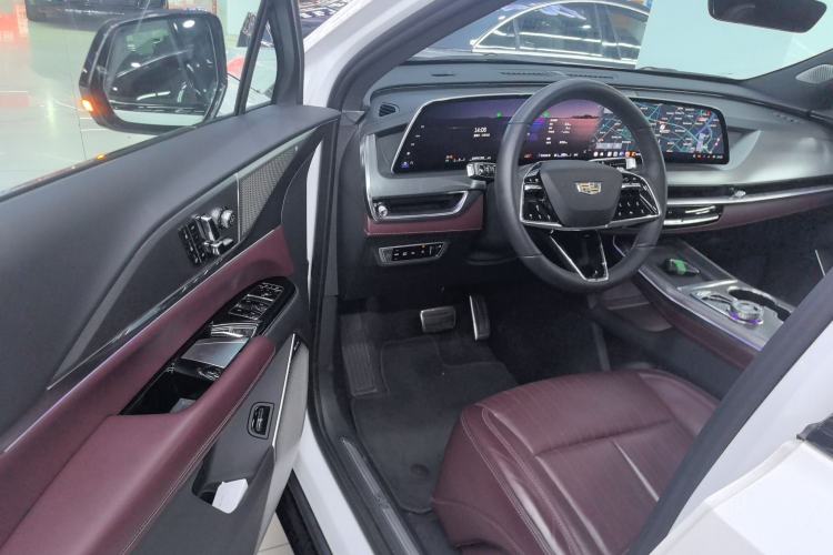 Used Cadillac XT5 2025 2.0T Platinum Edition