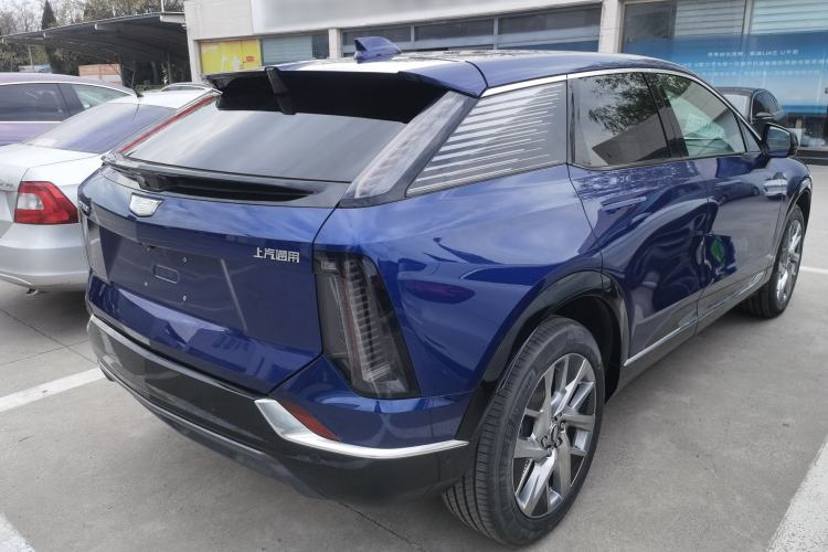 Used Cadillac OPTIQ 2024 Standard Range Version Rear Right 45 Deg