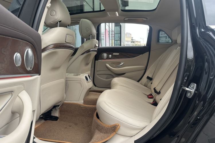 Used Mercedes-Benz E-Class 2018 Facelifted E 300 L Stylish Version Interior 10