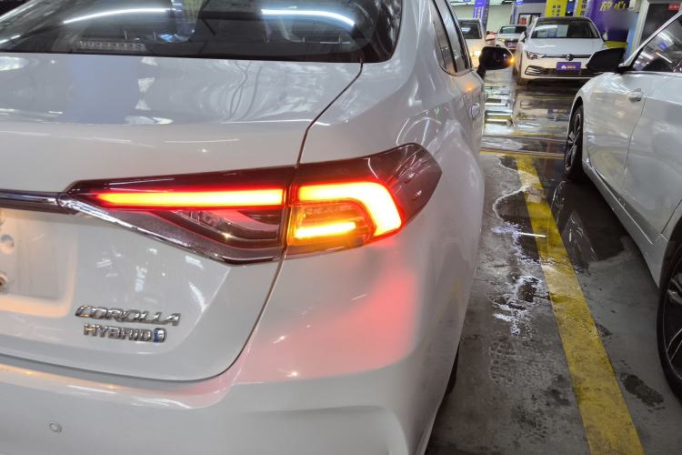 Used Toyota Corolla 2021 Dual-Motor 1.8L E-CVT Elite Edition
