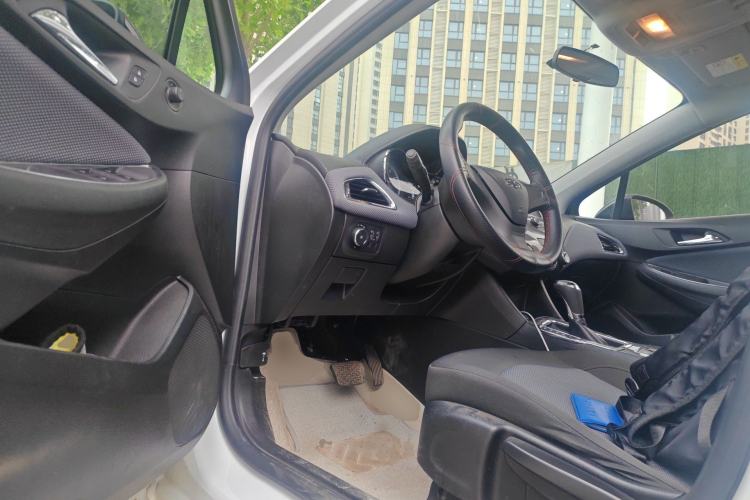 Used Chevrolet Cruze 2018 Redline 320 Automatic Pioneer Edition Driver Seat