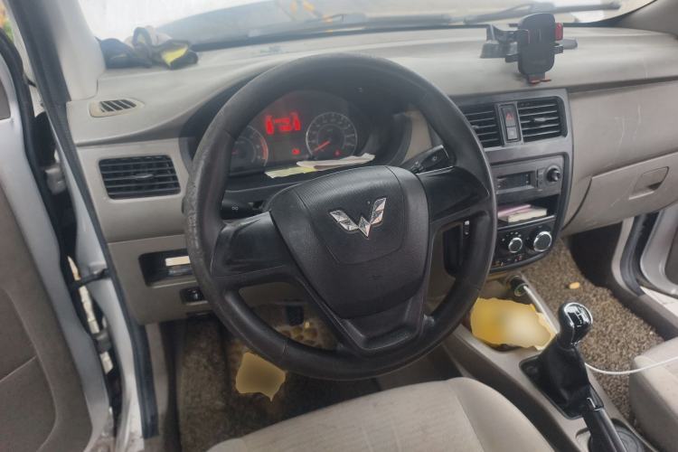 Used Wuling Rongguang V 2016 1.5L Practical Version Steering Wheel