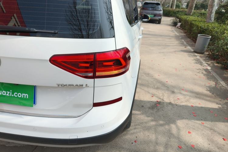 Used Volkswagen Touran 2018 Volkswagen Touran L 280TSI DSG Boundary Luxury Edition 7 Seats China VI Standard