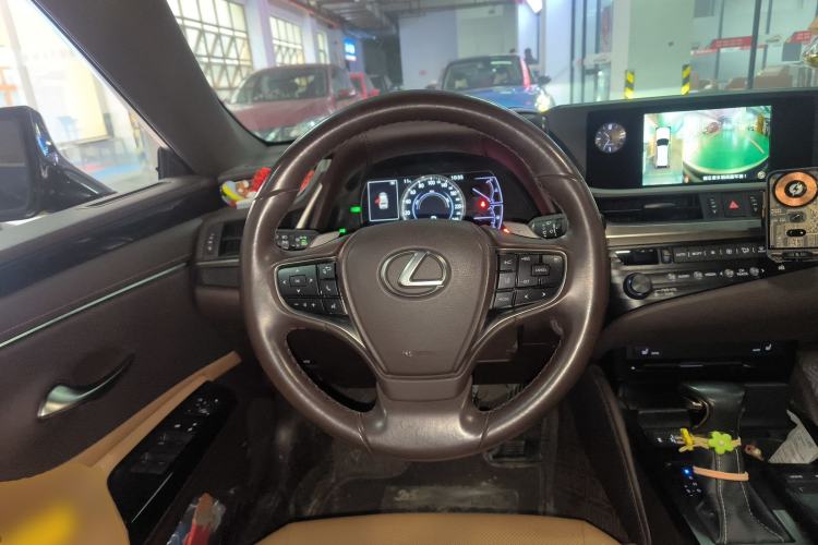 Used Lexus ES 2020 300h Premier Edition