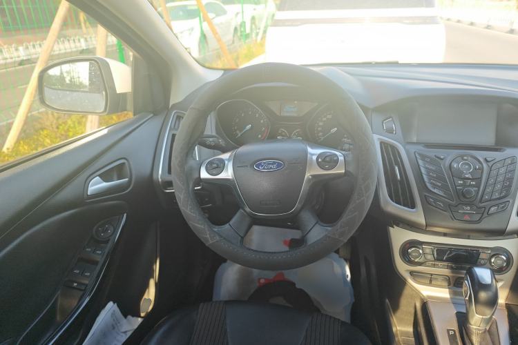 Used Ford Focus 2012 Sedan 1.6L Automatic Fashion Edition
