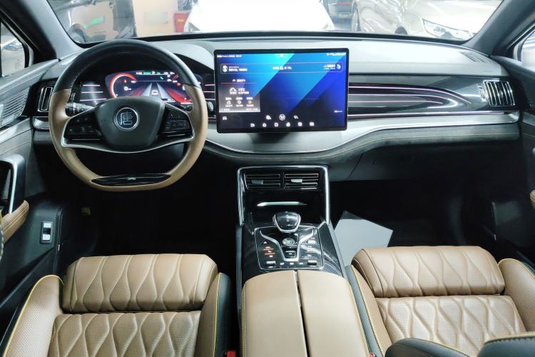 Used BYD Tang New Energy 2021 DM 2.0T Four-Wheel Drive High-Performance Flagship Model Center Console