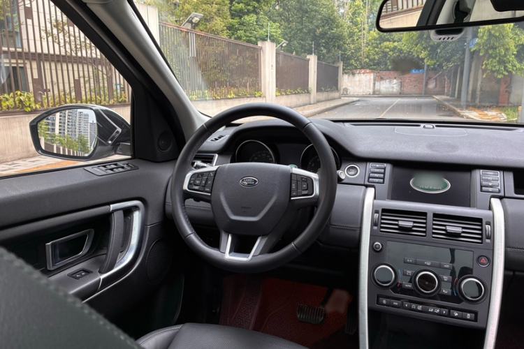 Used Land Rover Discovery Sport 2019 240 PS SE Version China VI Standard Interior 11