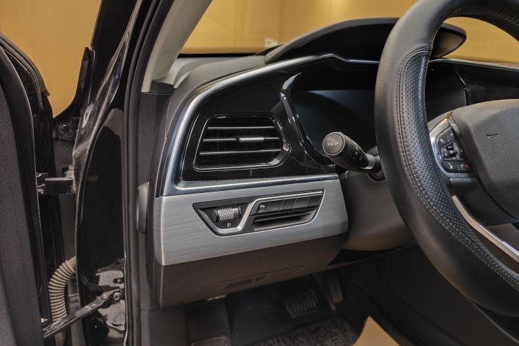 Used Geely Auto Monjaro New Energy 2019 Updated 400T YAOXINGER Pure Electric Range of 56 KM
