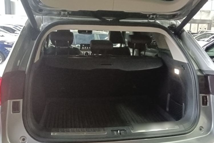 Used Wey VV6 2018 2.0T Two-Wheel-Drive Ultra-Luxury Version China V Standard
