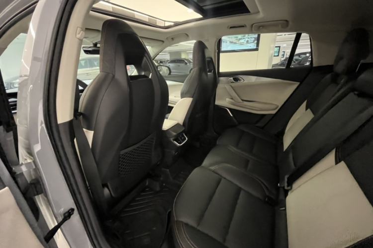 Used Lynk & Co 06 EM-P 2022 PHEV 84 km Range Pro Version Interior 6