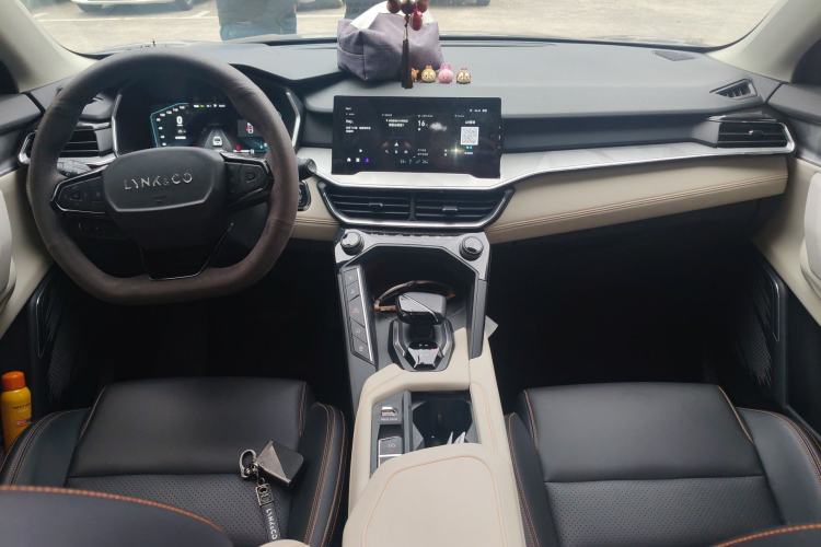 Used Lynk & Co 06 EM-P 2020 PHEV Plus Center Console