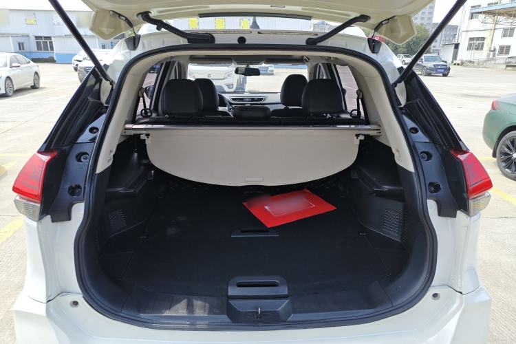 Used Nissan X-Trail 2017 2.0L CVT Comfort Edition 2WD Trunk