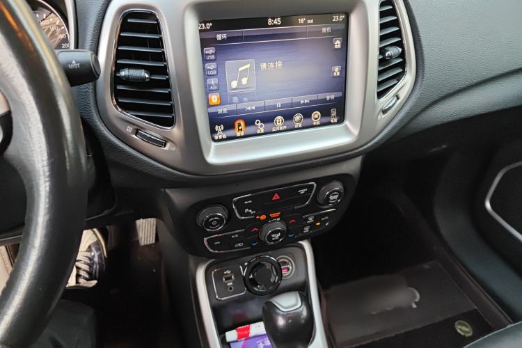 Used Jeep Compass 2017 200T Automatic Family Edition Audio And AC Panel