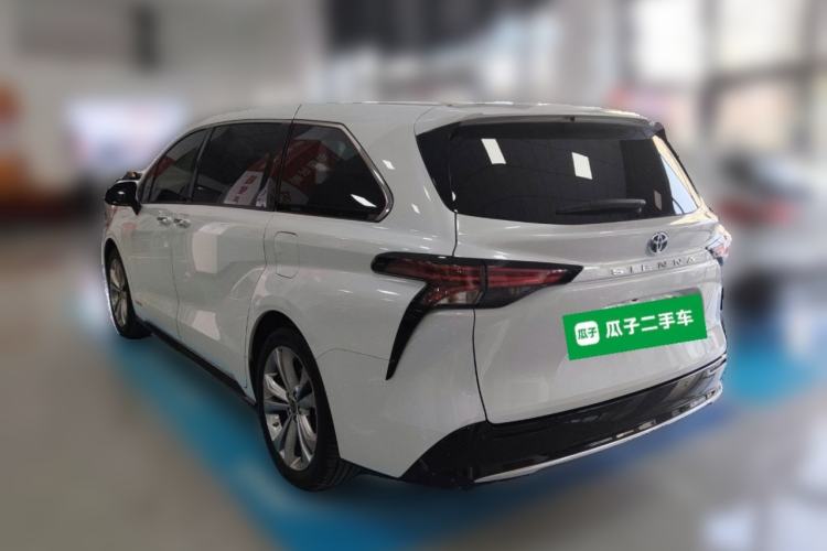 Used Toyota SIENNA 2023 2.5L Hybrid Deluxe Edition
