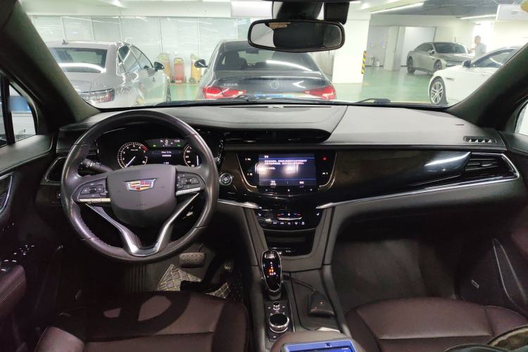 Used Cadillac XT6 2021 2.0T 6-Seater Two-Wheel Drive Luxury Version Center Console