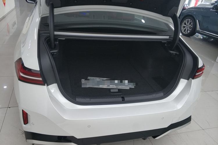 Used BMW i5 2025 eDrive 40L M Sport Package Trunk