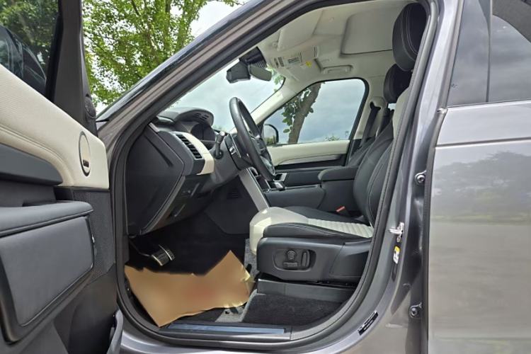 Used Land Rover Discovery 2023 Revised Version 360 PS R-Dynamic S