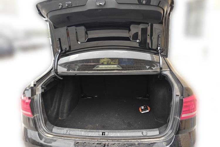 Used Volkswagen Lavida 2015 1.6L Automatic Comfort Edition Trunk