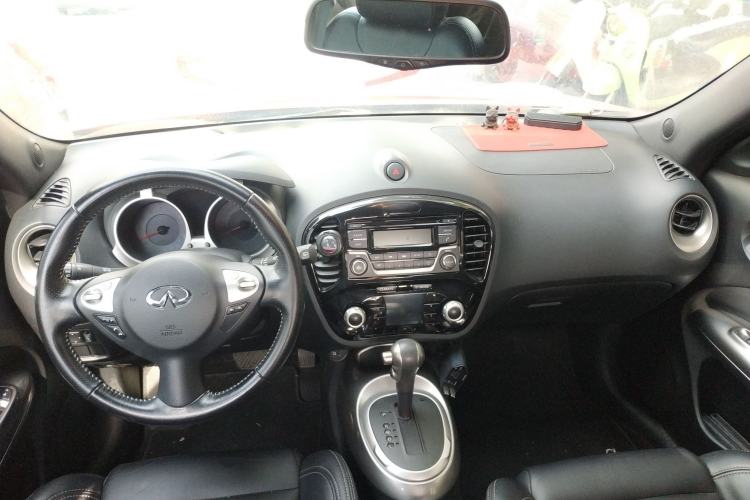 Used Infiniti ESQ 2014 1.6L Spontaneous Edition Center Console