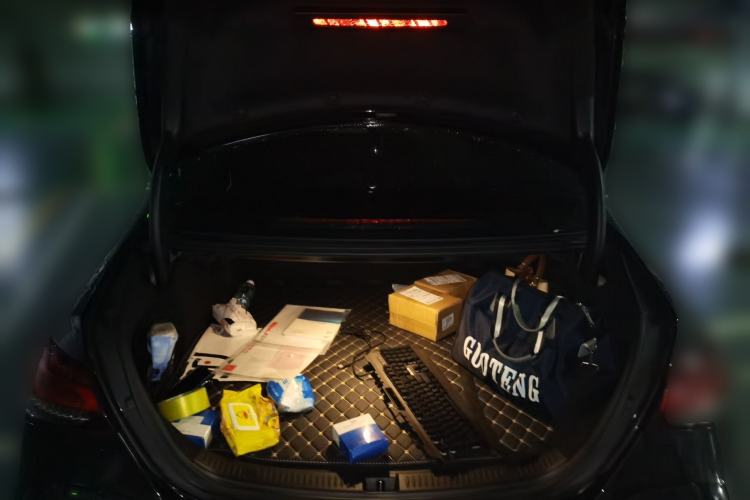 Used Mercedes-Benz E-Class New Energy 2021 E 350 e L Plug-in Hybrid Sports Sedan Trunk