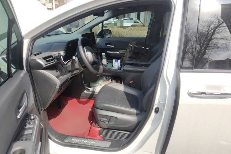 Used Toyota SIENNA 2023 2.5L Hybrid Deluxe Edition Left Front Seat