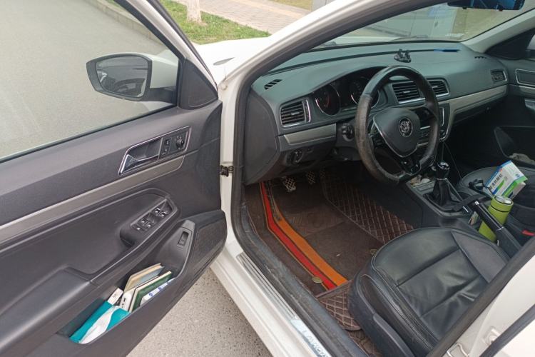 Used Volkswagen Lavida 2015 1.6L Manual Comfort Edition
