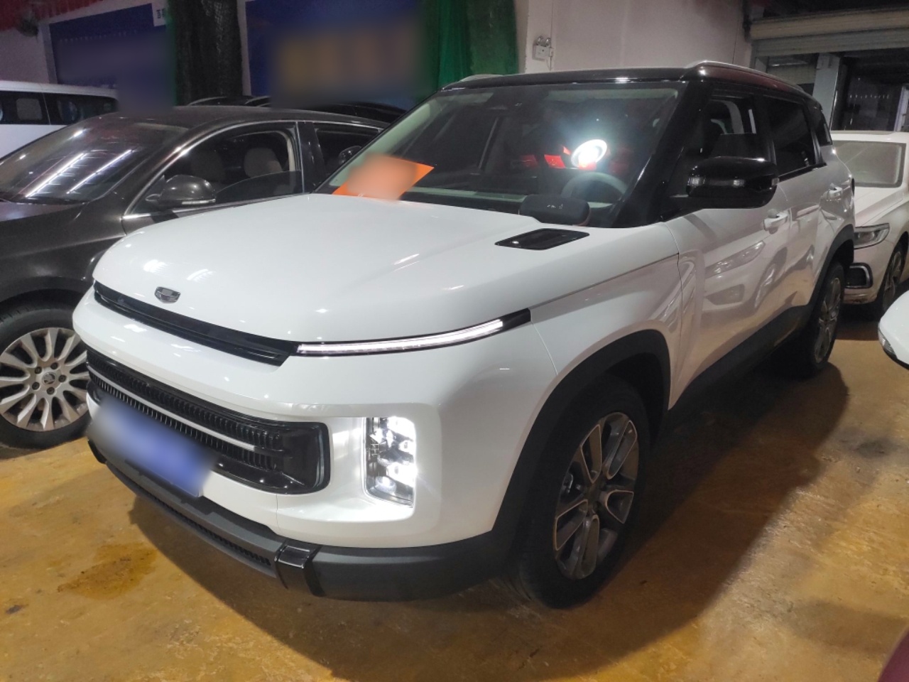 Под передней частью автомобиля