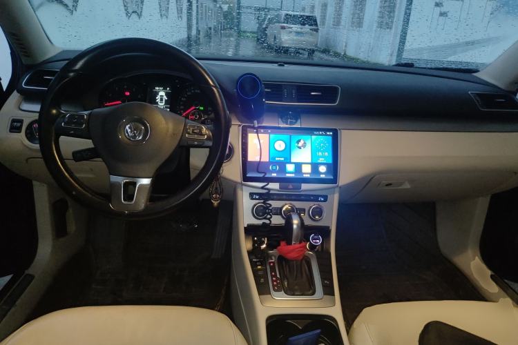 Used Volkswagen Magotan 2013 1.8TSI Luxury Model Center Console