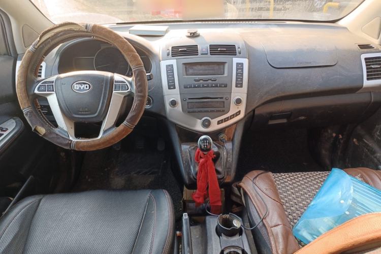 Used BYD S6 2014 2.0L Manual Luxury 5-Seater