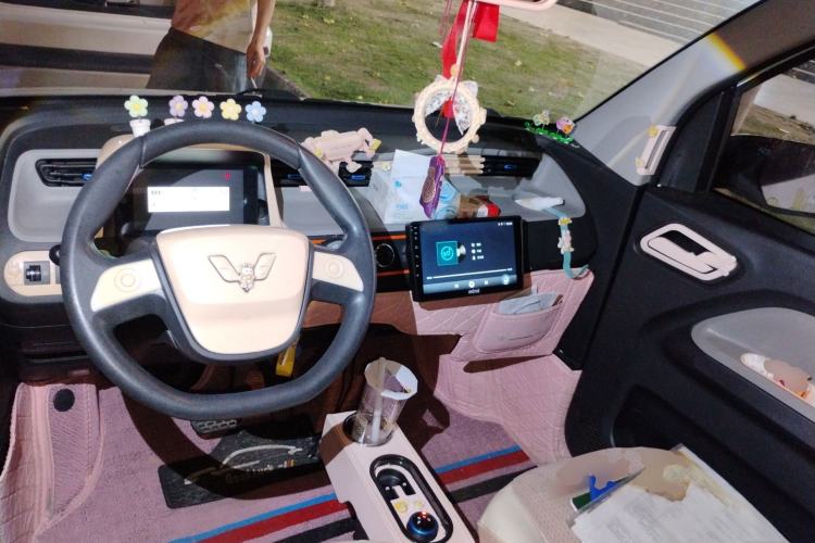 Used Wuling Hongguang MINIEV 2022 Easy Version Lithium Iron Phosphate Center Console