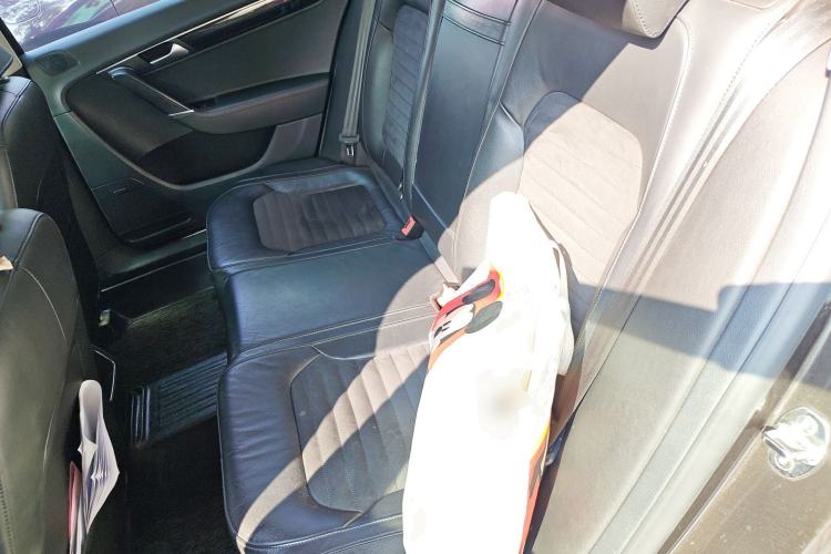 Used Volkswagen Magotan 2016 1.8TSI Luxury Comfort Model Left Rear Seat