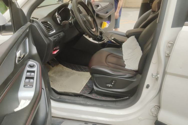 Used Baojun 560 2015 1.8L manual luxury version