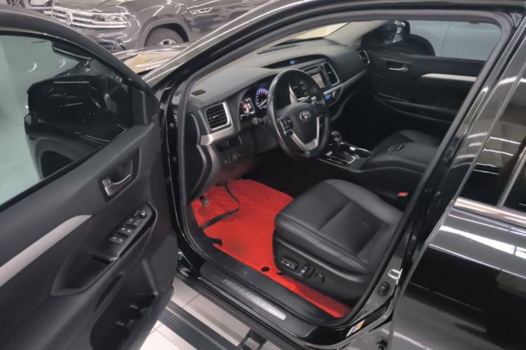 Used Toyota Highlander 2018 2.0T Two-Wheel Drive Luxury Edition 7 Seats China VI Standard
