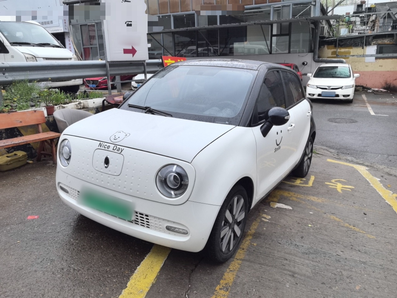 Под передней частью автомобиля