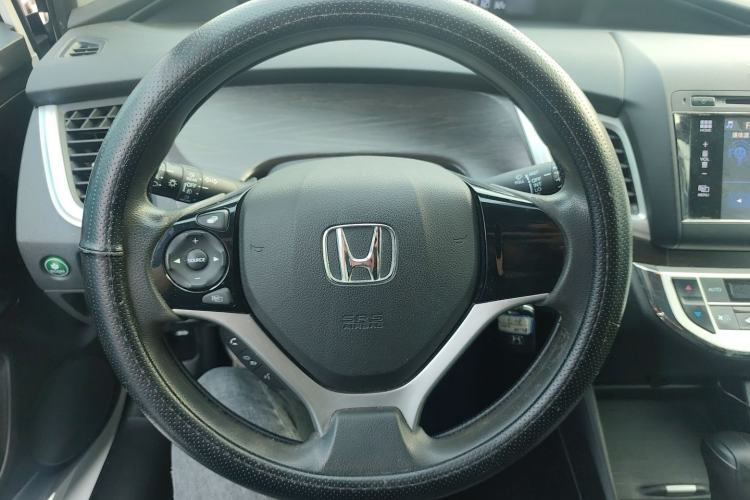 Used Honda Jade 2013 1.8L automatic Comfort version 5 seats Steering Wheel
