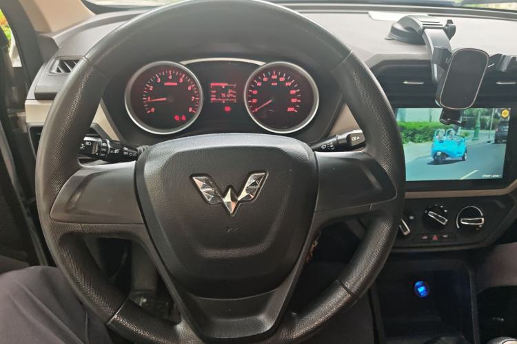 Used Wuling Hongguang 2018 1.5L S Standard Version L2B Steering Wheel