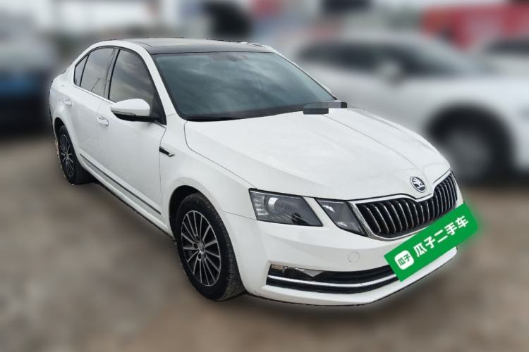 Used Skoda Octavia 2018 1.6L Automatic Luxury Edition Front Right 45 Deg