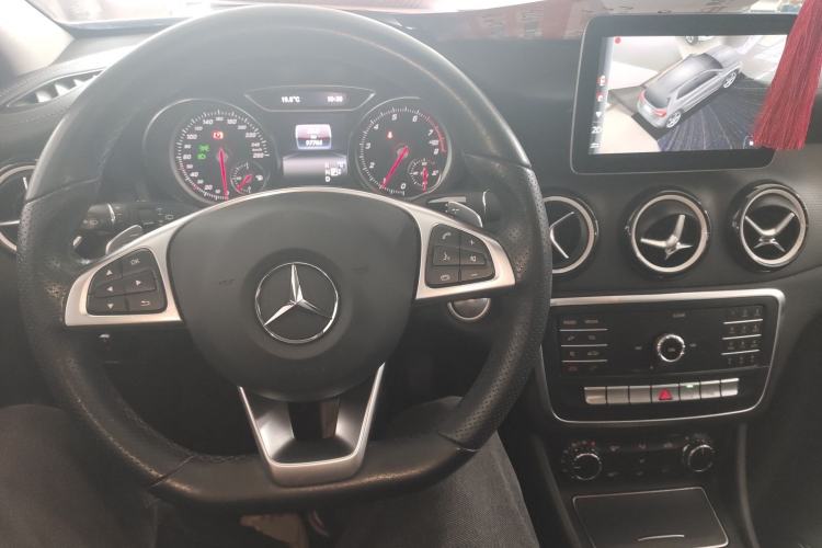 Used Mercedes-Benz GLA 2019 GLA 200 Fashion Model Center Console