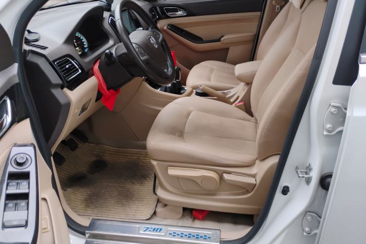 Used Baojun 730 2014 1.5L manual luxury trim 7 seats
