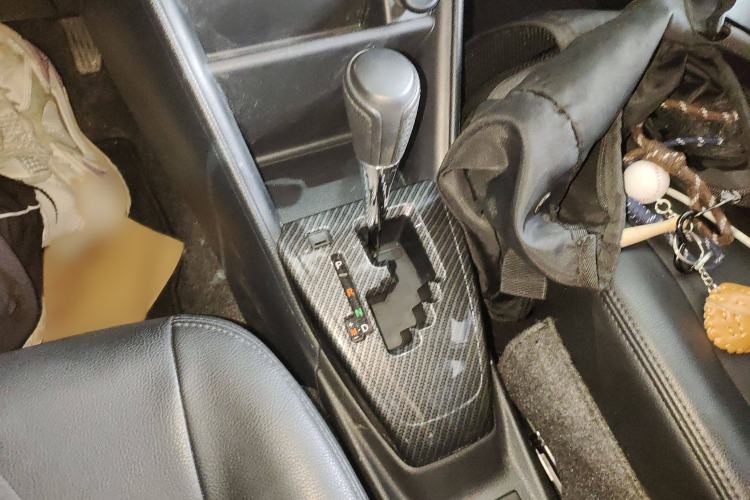 Used Toyota YARiS L Zhi Xiang 2022 1.5L CVT Luxury PLUS Edition Gear Lever