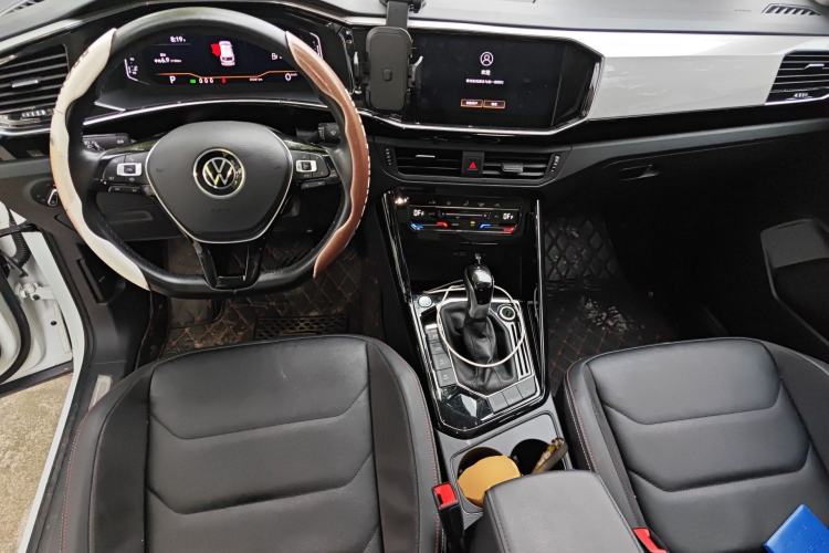 Used Volkswagen Tayron 2022 330TSI Two-Wheel Drive Luxury Smart Connectivity Version Center Console